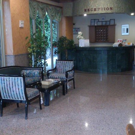 萨利森公寓酒店 阿拉尼亚 外观 照片